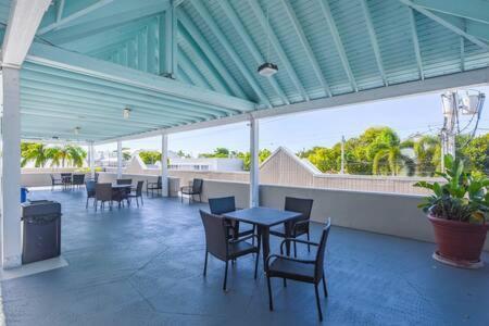 New Casa Caribe By Brightwild- Two-Story Condo Rooftop Pool Key West Ngoại thất bức ảnh