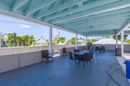 New Casa Caribe By Brightwild- Two-Story Condo Rooftop Pool Key West Ngoại thất bức ảnh