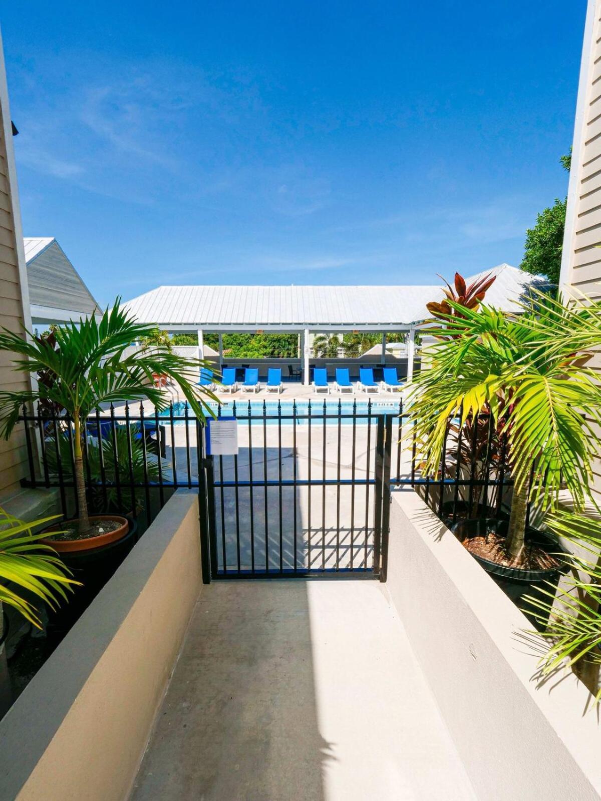 New Casa Caribe By Brightwild- Two-Story Condo Rooftop Pool Key West Ngoại thất bức ảnh